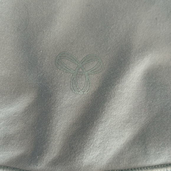 Aritzia TNA biker shorts 7’ - Picture 2 of 3